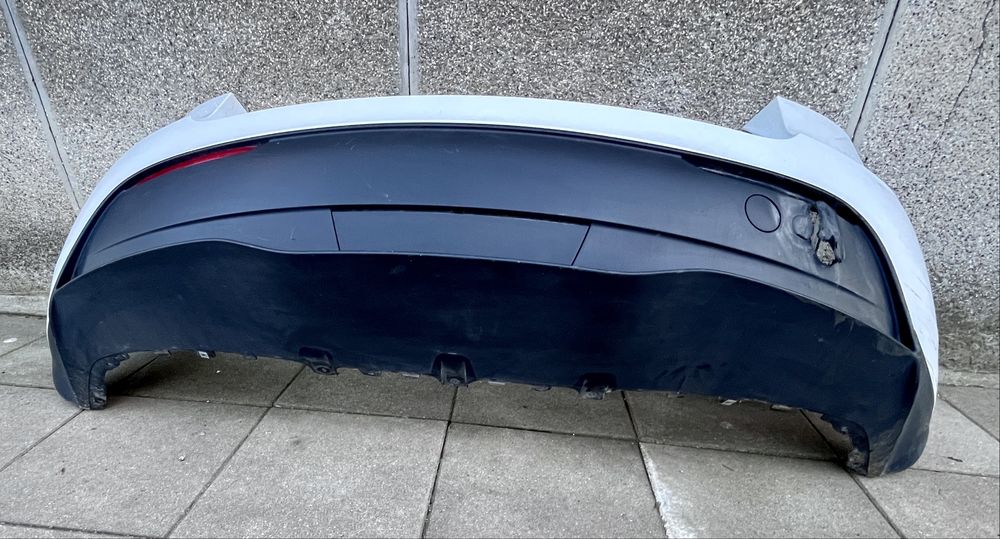 Tesla Model Y REAR FASCIA Задна броня и престилка § Lower wing bracket
