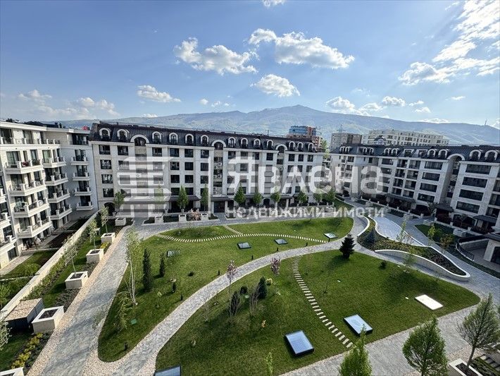 Просторен 4-стаен апартамент със спираща дъха глед