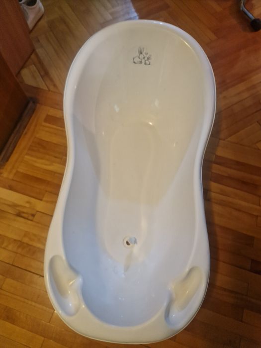 Cadita de baie cu picioare si suport ergonomic bebelusi