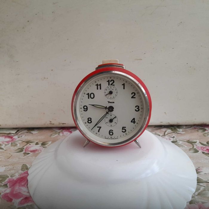 Ceas desteptator de masa-mecanic , JNSA .Fabricat in Yugoslavia .