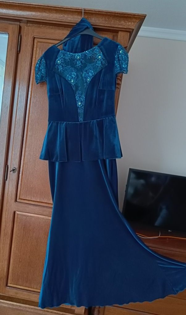 Rochie din catifea, cu dantelă, model sirenă