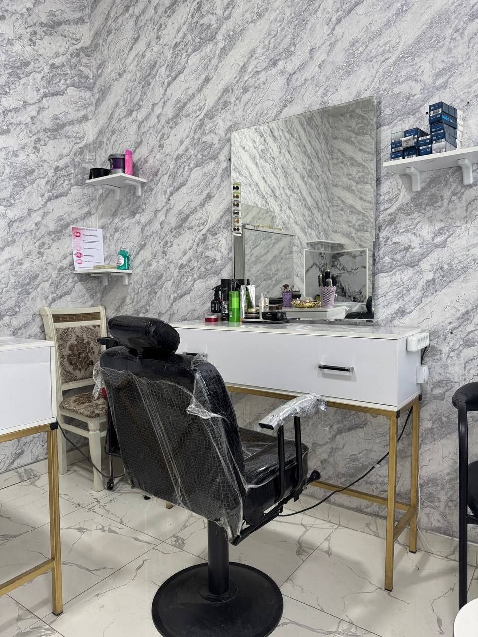 Salon jihozlari srochna sotiladi