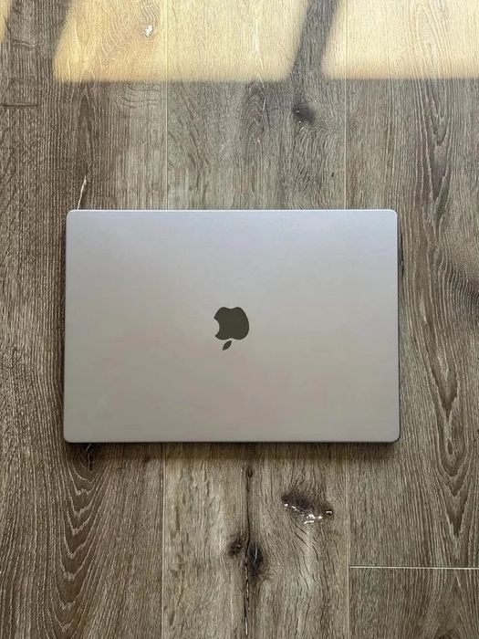 MacBook Pro 16" m1 pro 32 gb ram 512 ssd