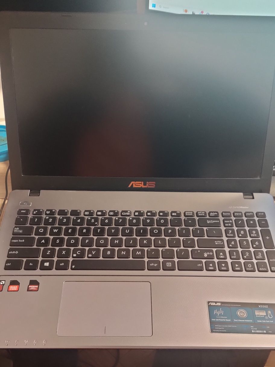 Laptop Asus X550ZE in stare excelenta, 8GB RAM, 1TB HDD , Radeon R6