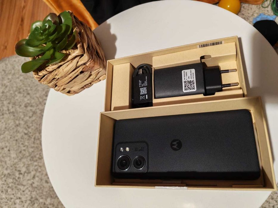 Motorola Edge 40 Dual SIM 8GB RAM 256GB 5G Green/Black Fullbox + Huse