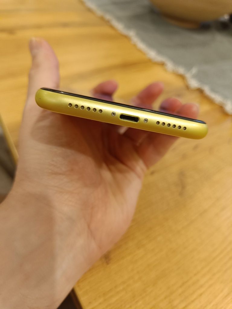 Iphone 11 64 GB yellow