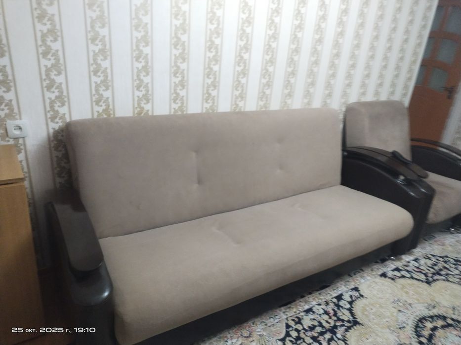 Диван и кресло для гостиной