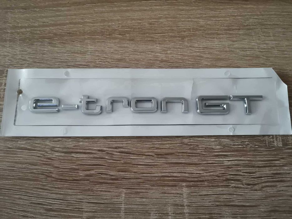 Audi e-tron GT сребрист гланц емблема