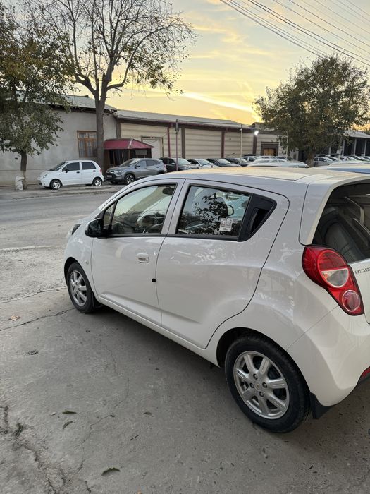 Spark avtamat sotiladi