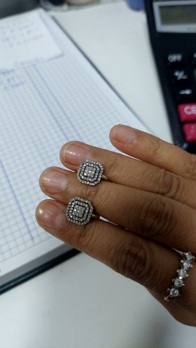 Брилиант сырга сатылат срочно!