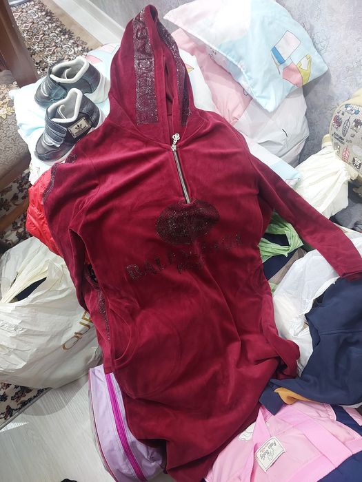 Detiski kiyimla bor 1 ta salafan kotalaniki