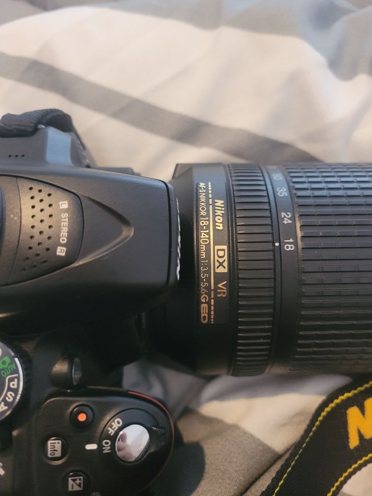 DSRL Nikon D5300,WI-FI, 7263 Cadre, Obiectiv Nikon JAA819DA, 18-140 VR