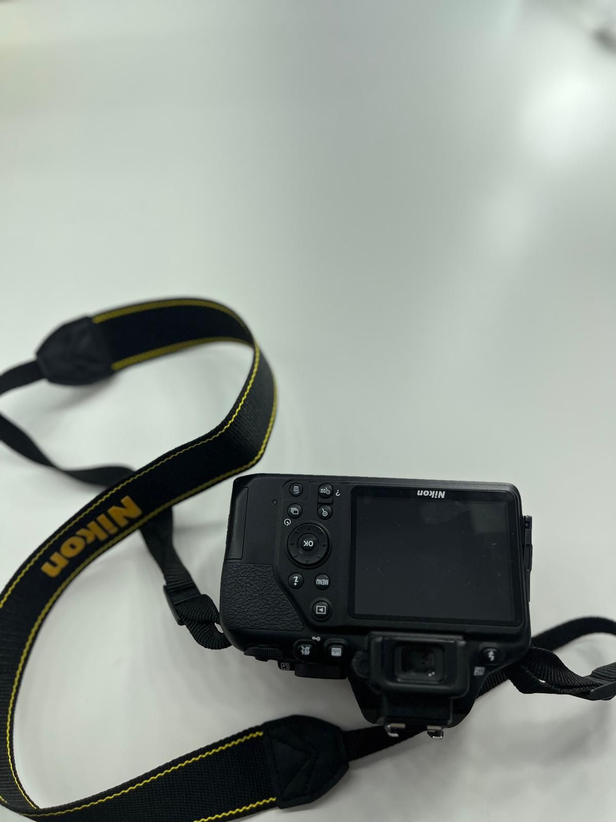 Nikon D3500, Kit