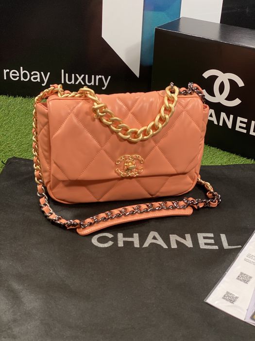 CHANEL 19 Large Flap Bag чанта