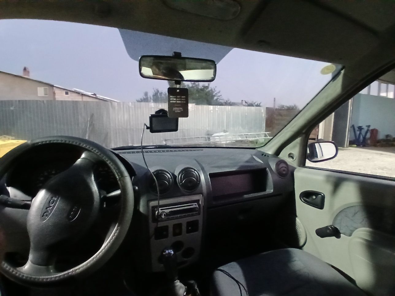 vând Dacia logan
