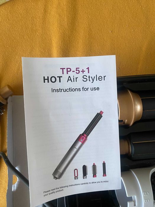Perie uscator cu aer cald 5 in 1 cu accesorii coafare auto rotative