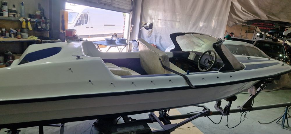 Vând  barca cu peridoc sau schimb cu skijet