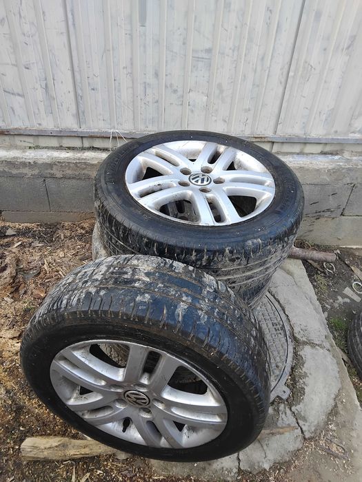 Vand sau schimb Jante aliaj golf5  205 55 R16 schimb CU 195 65 R15