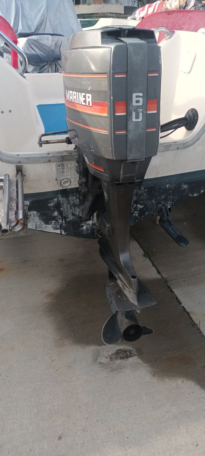 Продавам извънбордов Mariner 60 hp 2 такта