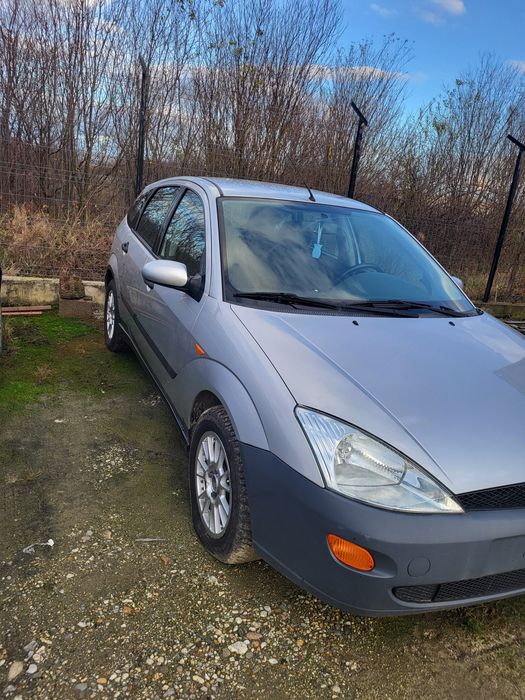 Vând Ford focus 1.6 benzina
