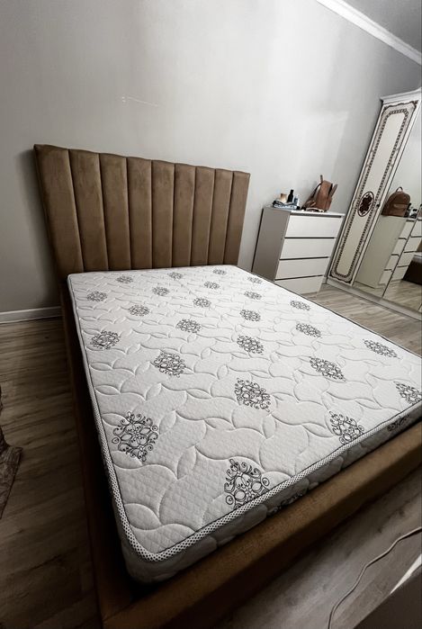 Продам двухспальнюю кровать