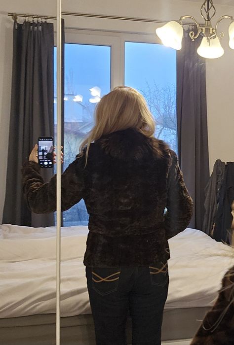 Haina blana vizon cu guler de vulpe