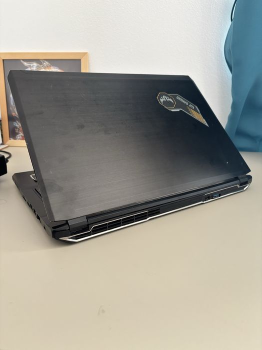 Laptop Clevo Gaming• i7-6820HK•placa video 6gb dedicat•16gb ram• 1,2Tb