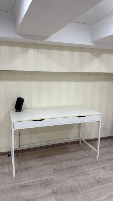 Стол ИКЕА в хорошем состоянии