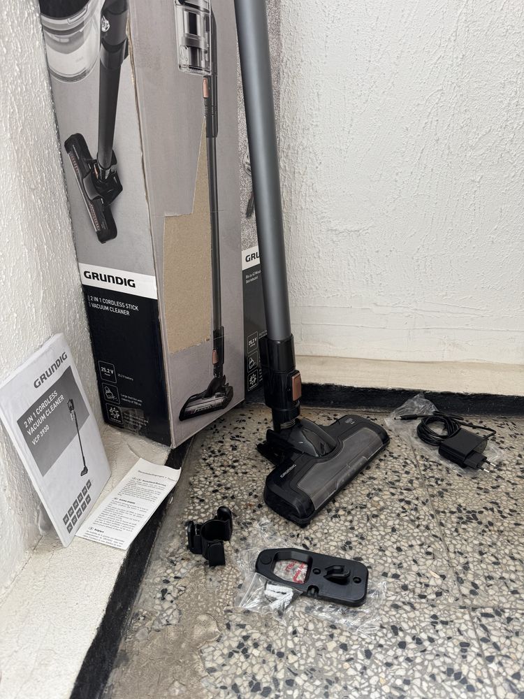 Вертикална Безжична Прахосмукачка Grundig VCP 3930 2-в-1, 25.2V, 150W!