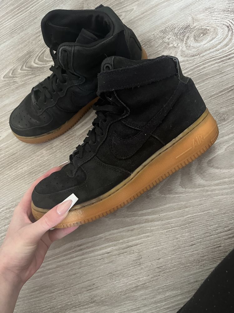 Adidași Nike AIR Force 1 High ‘07 lv8