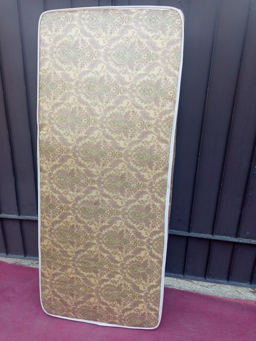 Матрас размер 200 на 90 .