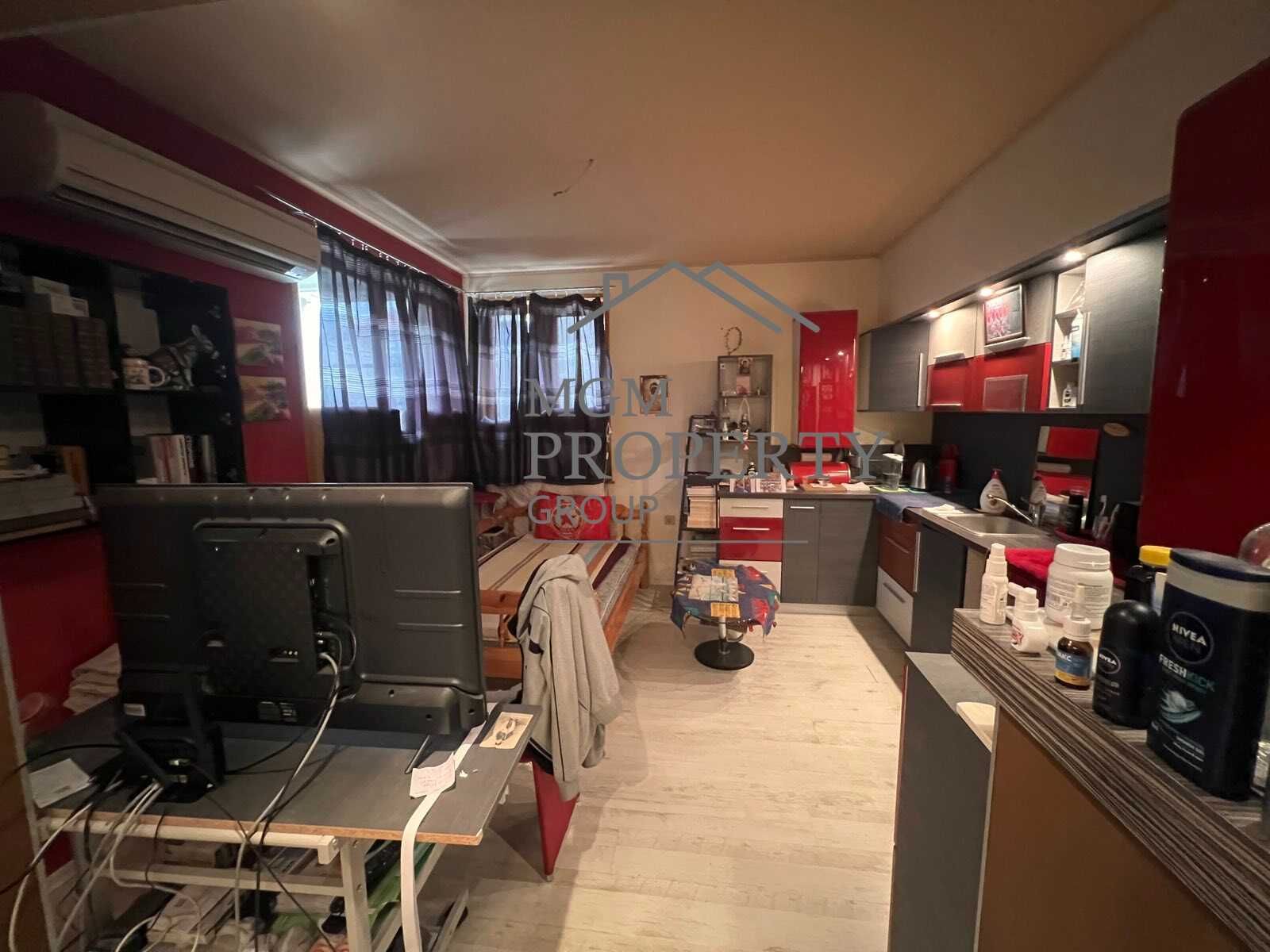 Двуетажна къща в Асеновград