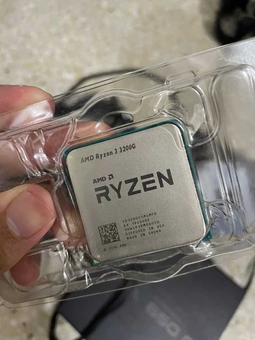 AMD Ryzen 3 3200G (AM4, 3,6/4,0GHz, 4MB) + BOX cooler