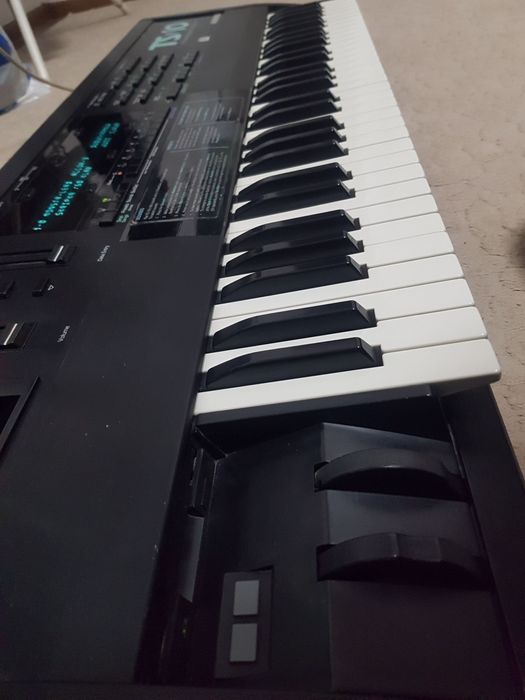Ensoniq ts10 yangi 99%