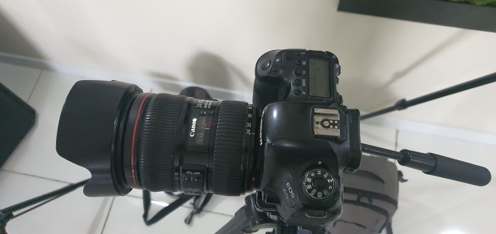 Canon 6d mark 2   .