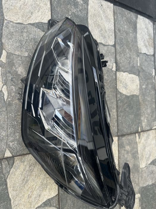 Ляв фар за peugot 208 2020