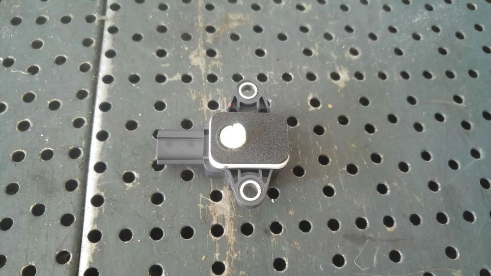 Senzor impact stanga fata audi a4 b7 8e 8p0955557