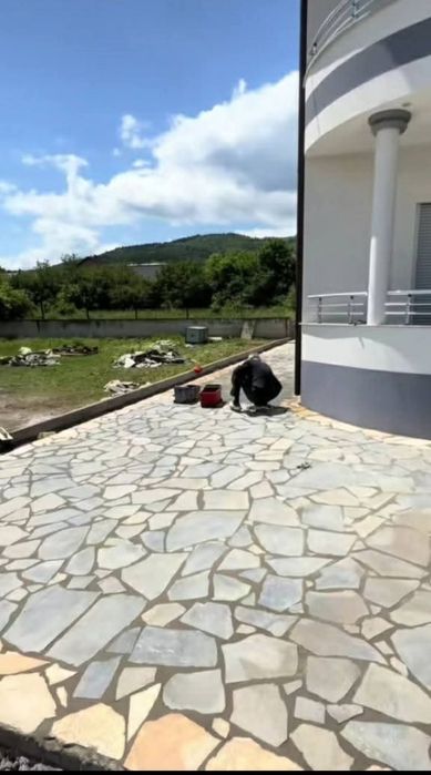 Pavaj din piatra naturala poligonala