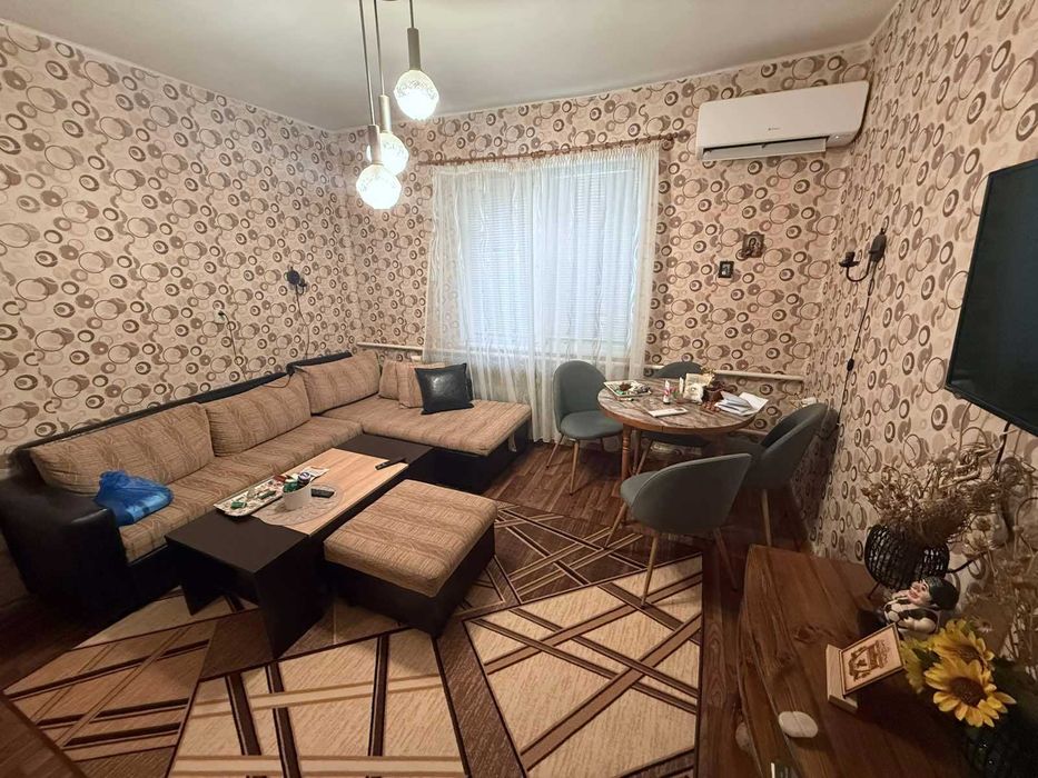 Два етажа от къща - град Асеновград