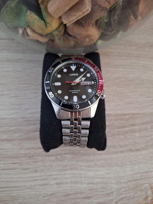 Vând ceas bărbătesc, automatic, marca Lorus