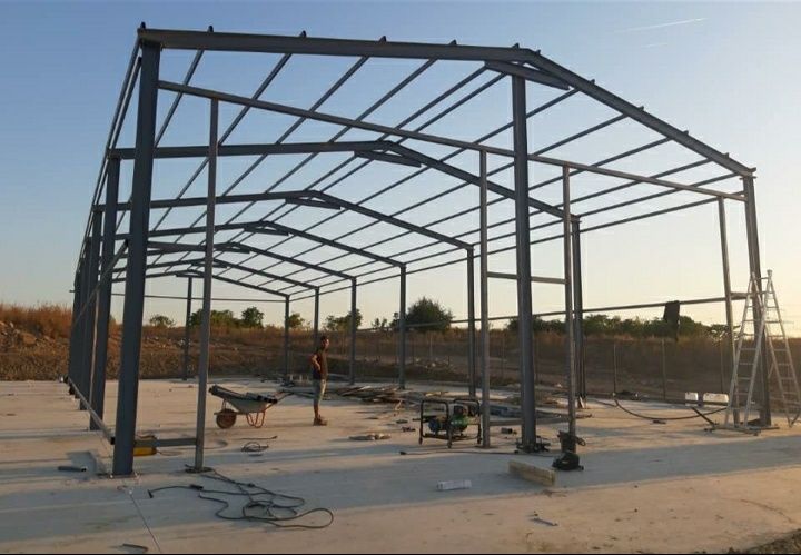 Vând hală metalica 10 X 10