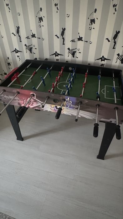 Продается настольная инра, в наборе 2 мяча. В отличном состоянии.