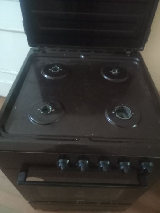 Продам газовую плиту