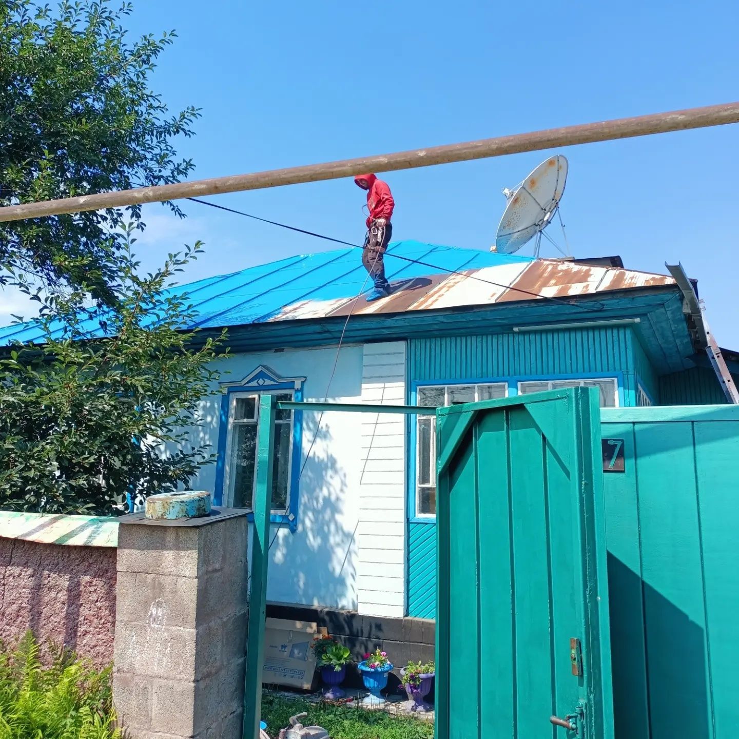 Покраска крыши, фасада здания, франтона.