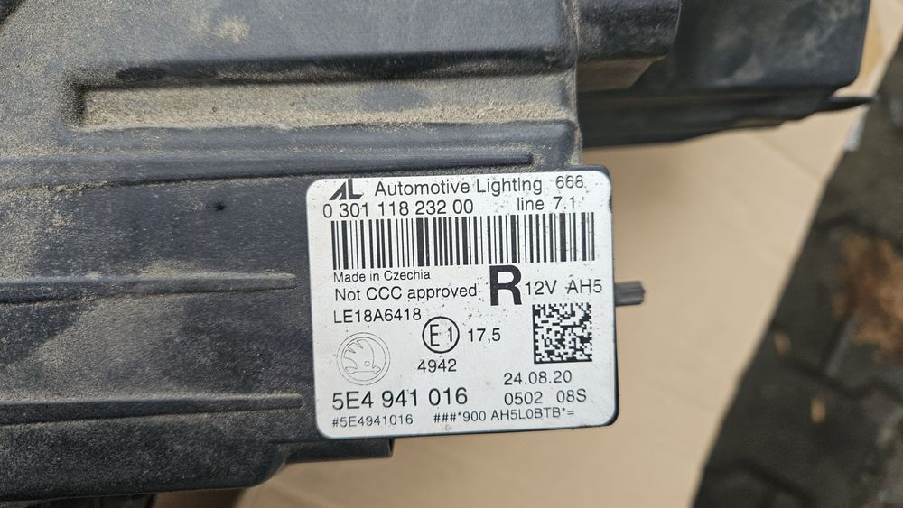 Десен Фар LED за Skoda Octavia 4