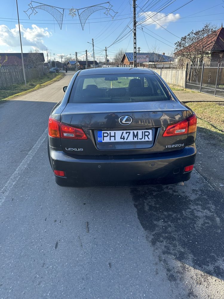 Lexus is 220d 177 cp avariat