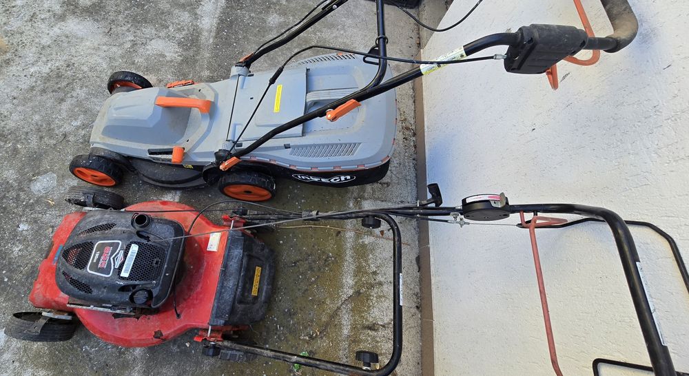 Mașină de tuns iarba electrică – stare necunoscută