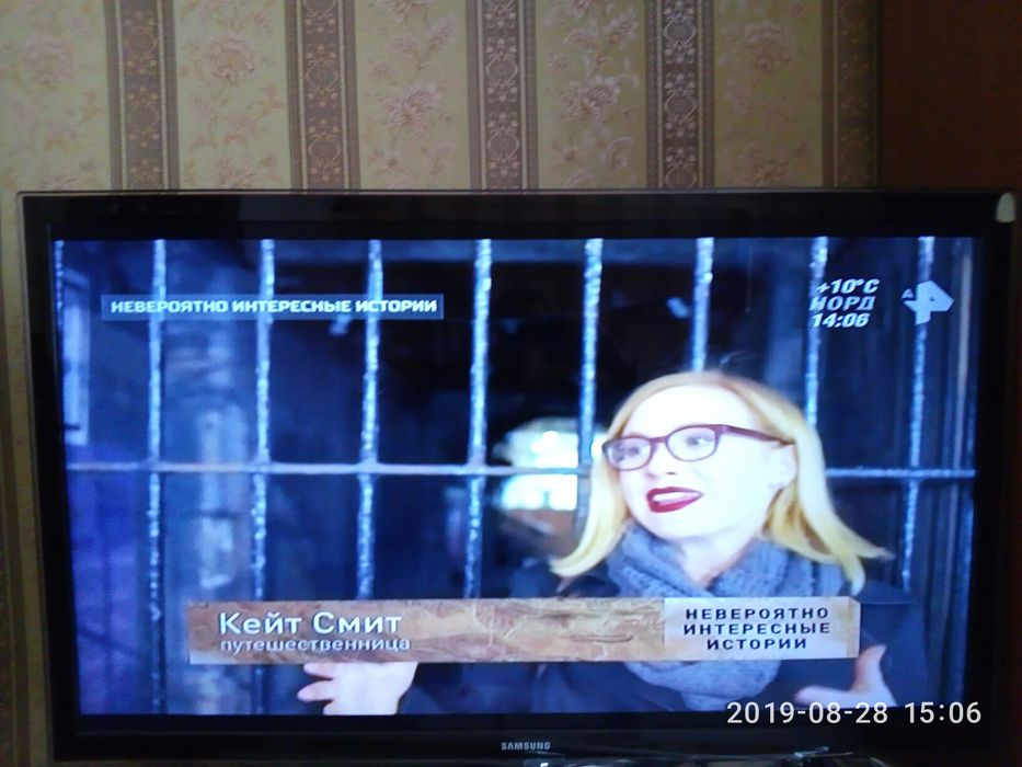 Телевизор Samsung + стекл. тумба.
