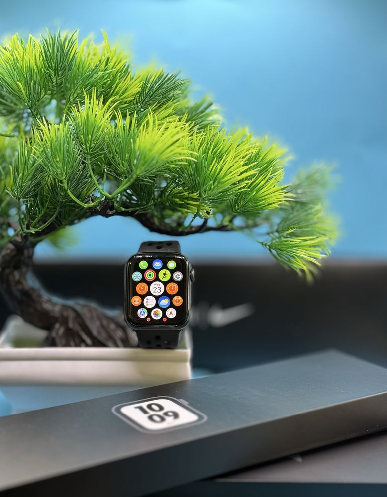 Apple Watch Nike SE, GPS, Корпус Aluminium 44mm Space Grey