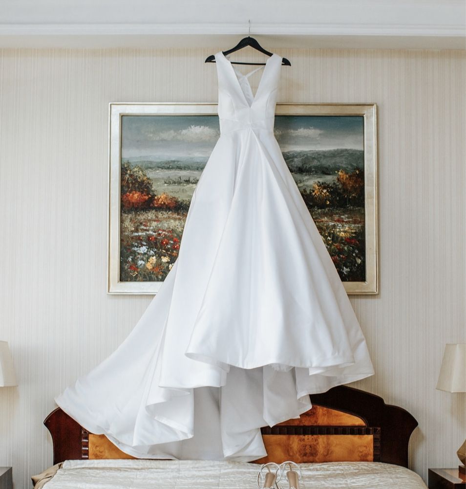 Белое свадебное платье атлас